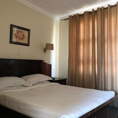 Shangri-La Hotel Muyenga Bugolobi Buitenkant foto
