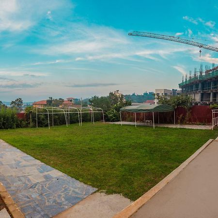 Shangri-La Hotel Muyenga Bugolobi Buitenkant foto