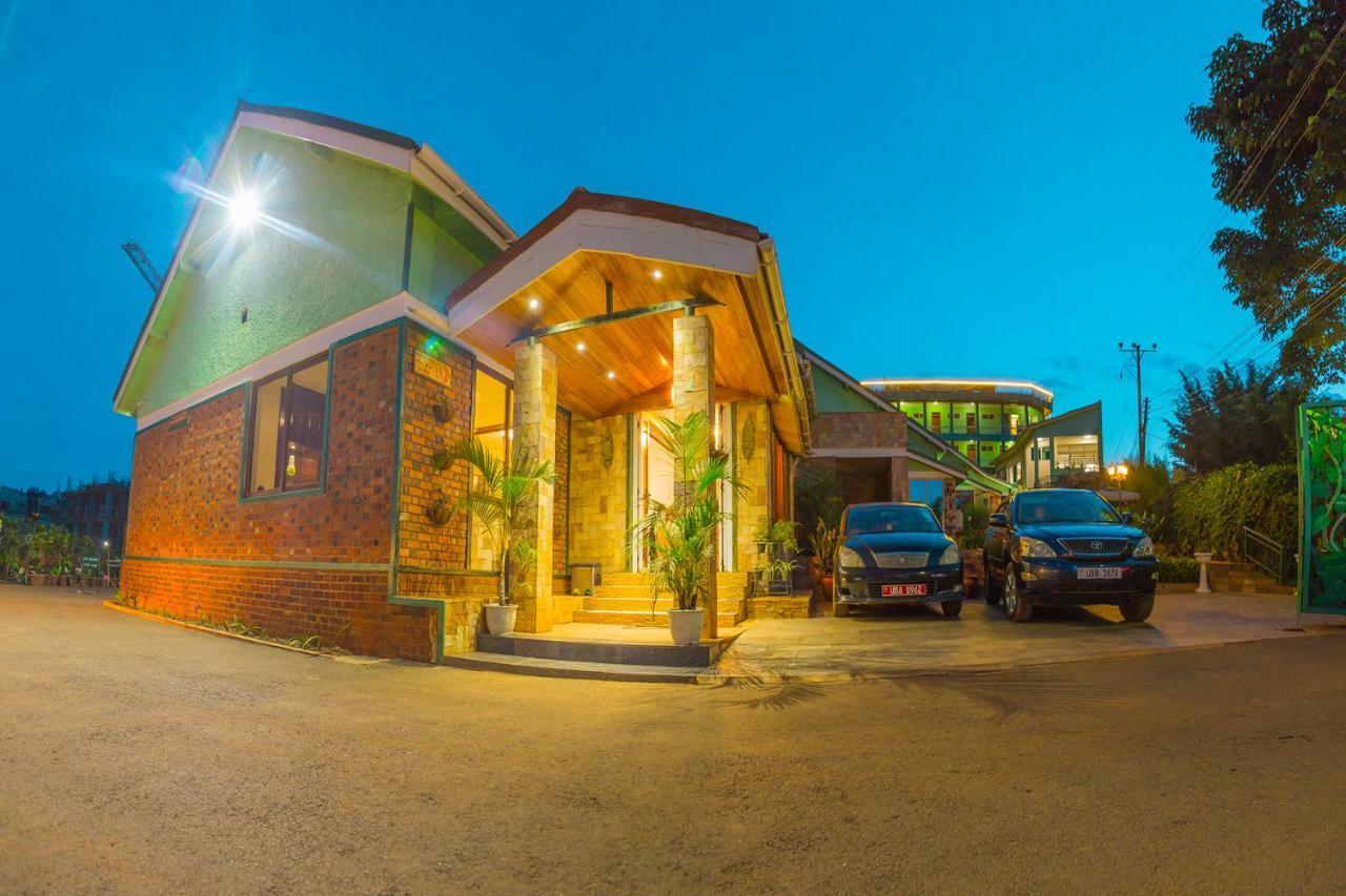 Shangri-La Hotel Muyenga Bugolobi Buitenkant foto
