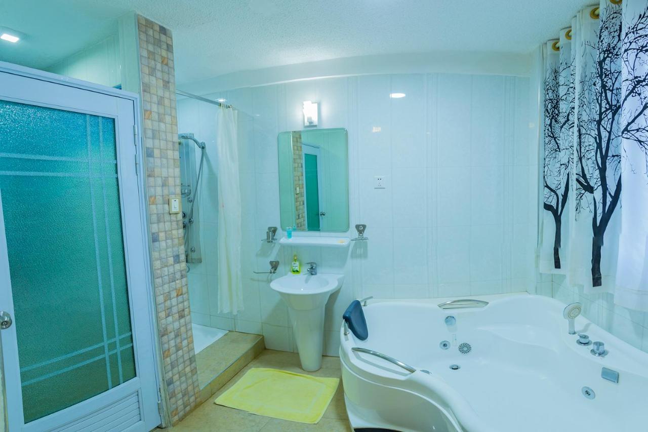 Shangri-La Hotel Muyenga Bugolobi Buitenkant foto