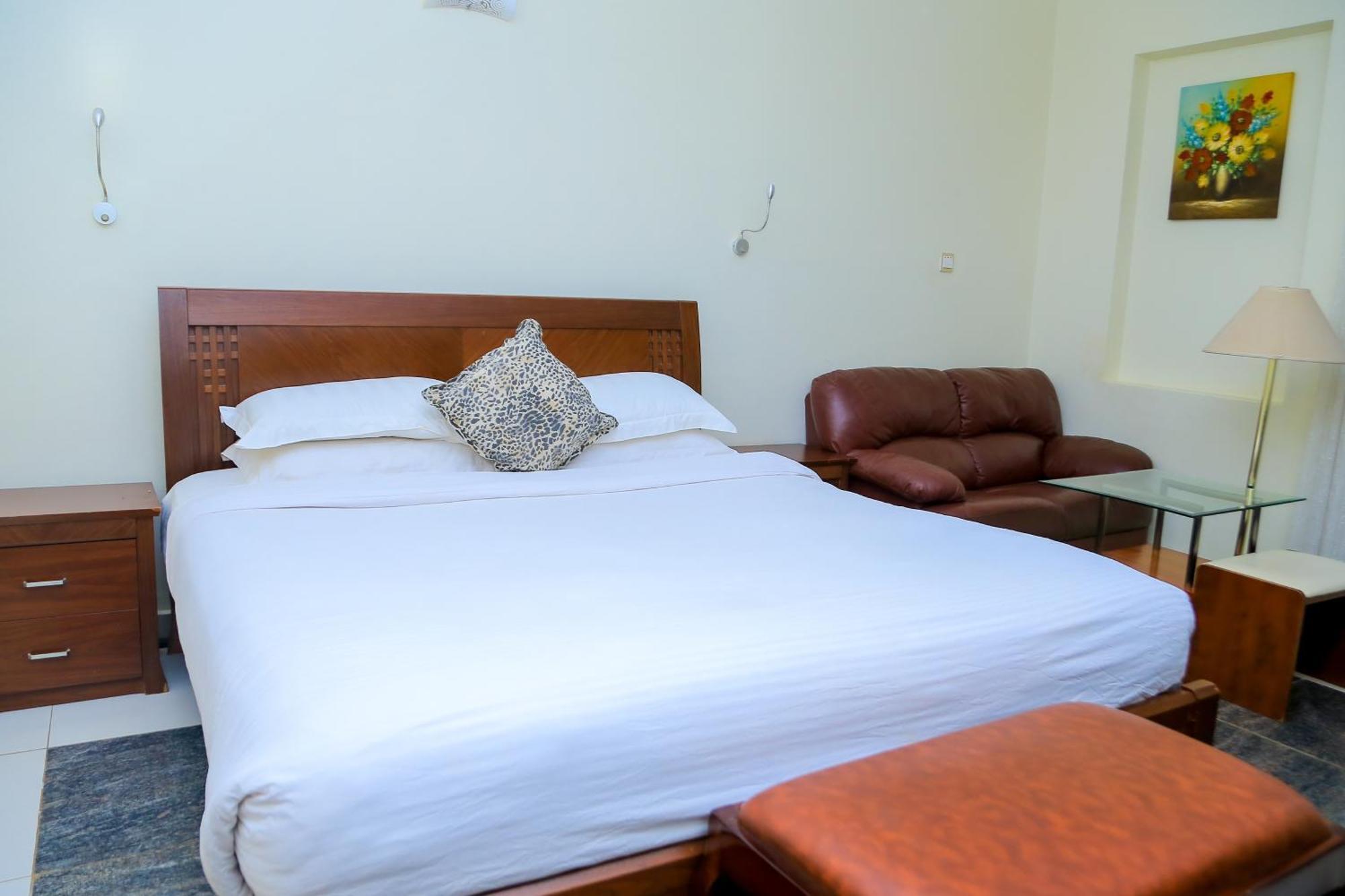 Shangri-La Hotel Muyenga Bugolobi Buitenkant foto