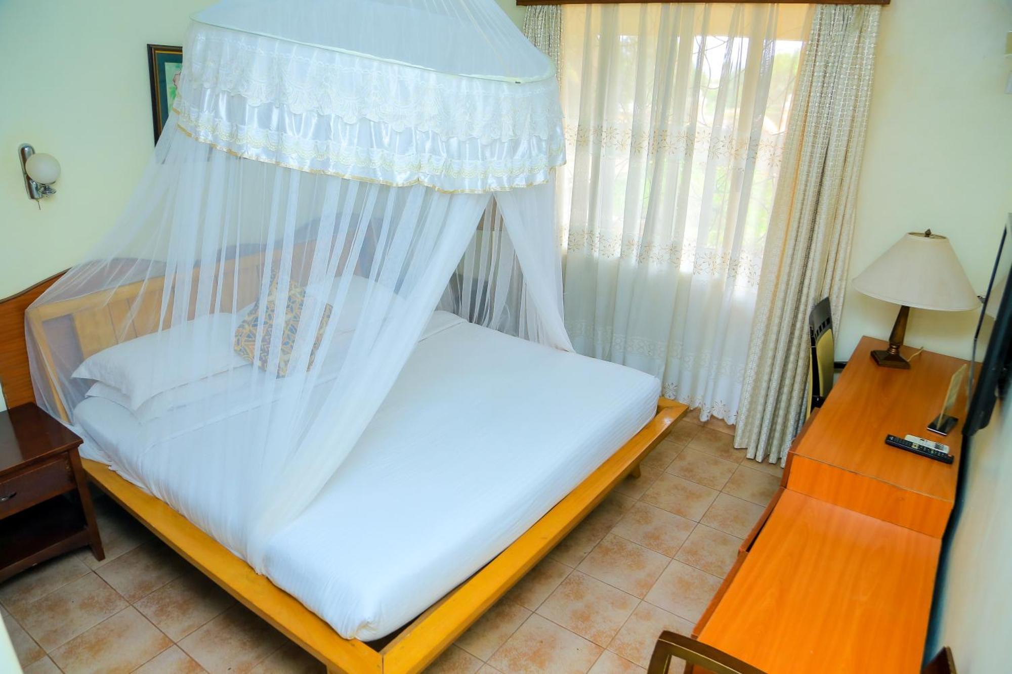 Shangri-La Hotel Muyenga Bugolobi Buitenkant foto