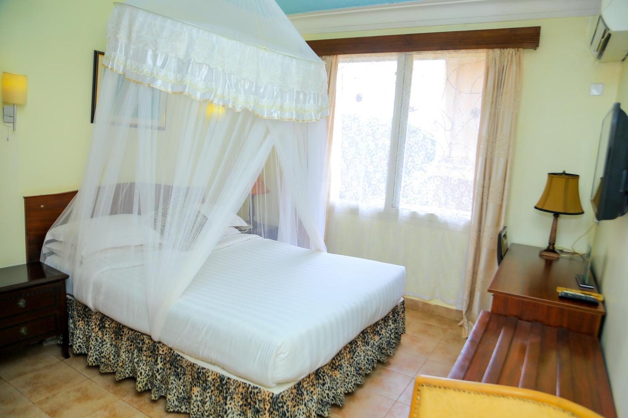 Shangri-La Hotel Muyenga Bugolobi Buitenkant foto