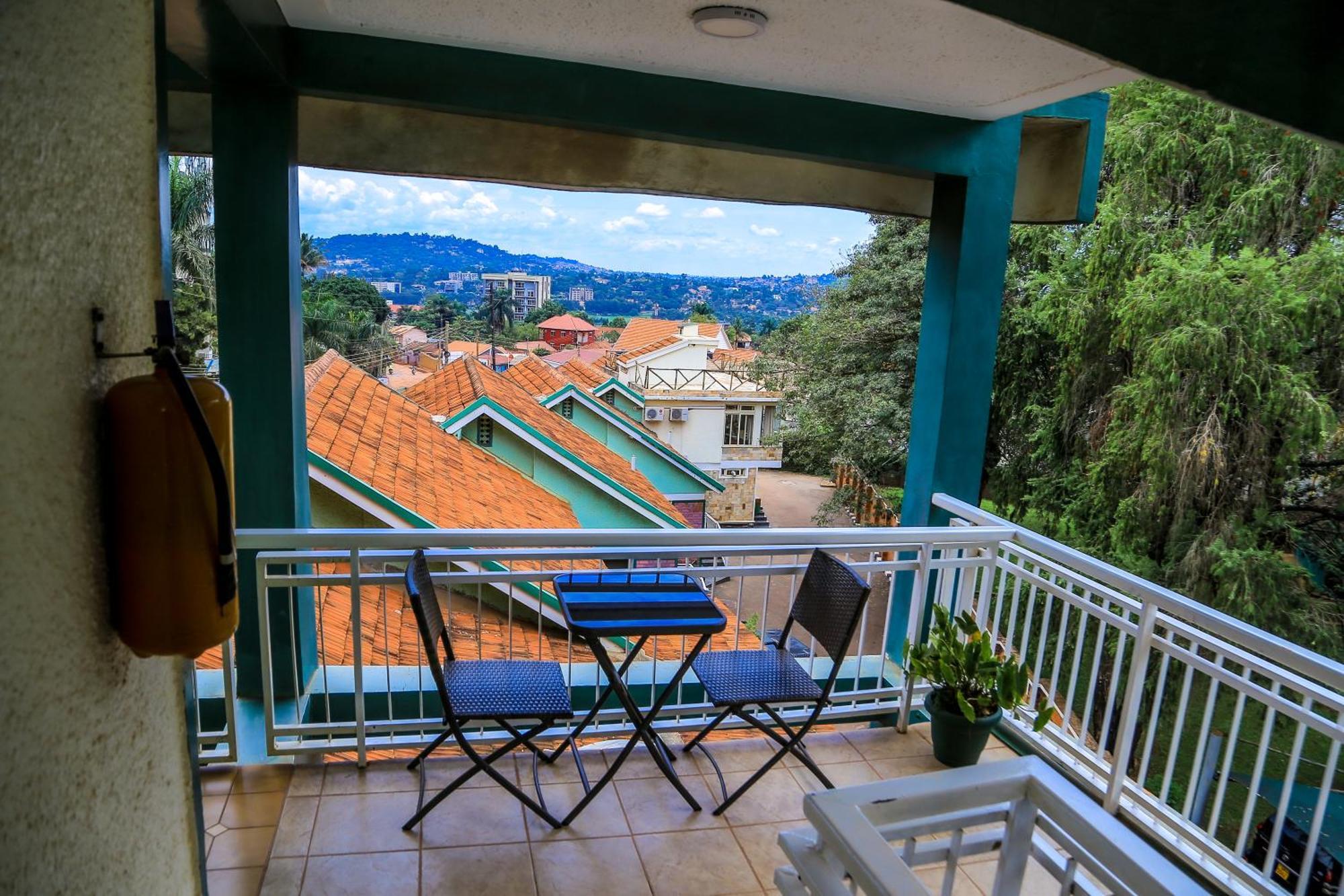 Shangri-La Hotel Muyenga Bugolobi Buitenkant foto