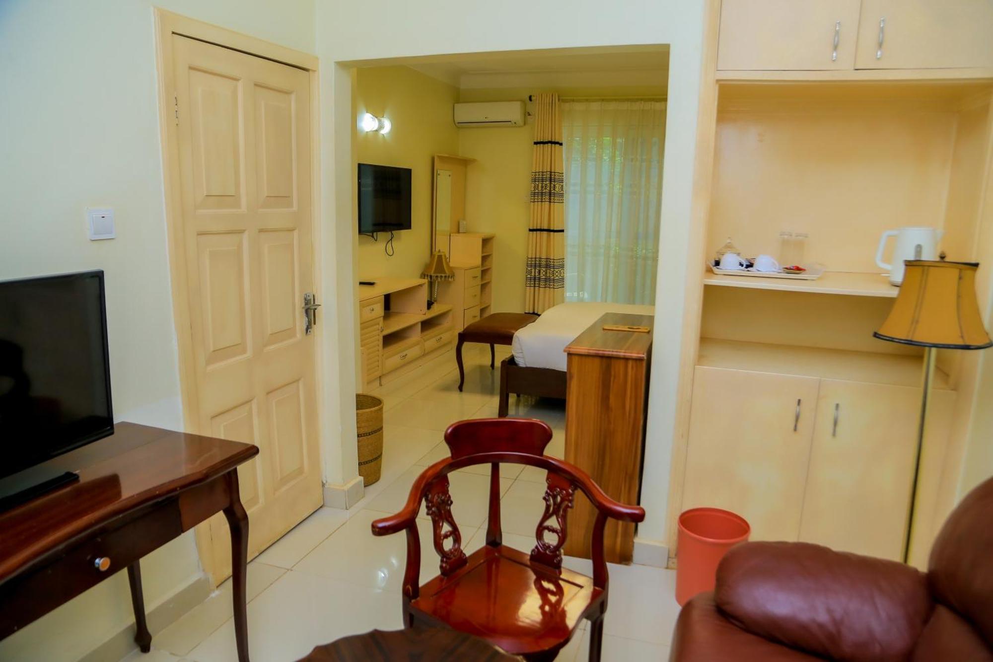 Shangri-La Hotel Muyenga Bugolobi Buitenkant foto