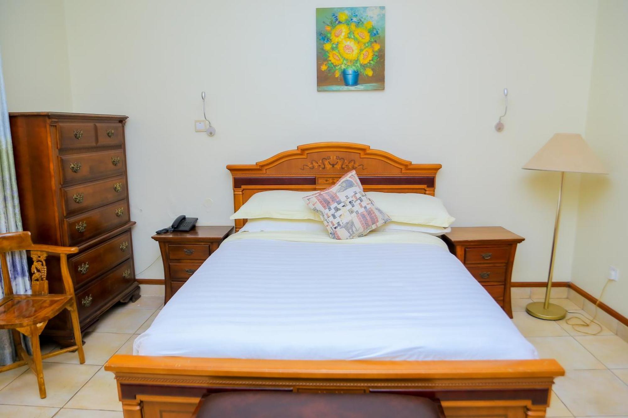 Shangri-La Hotel Muyenga Bugolobi Buitenkant foto