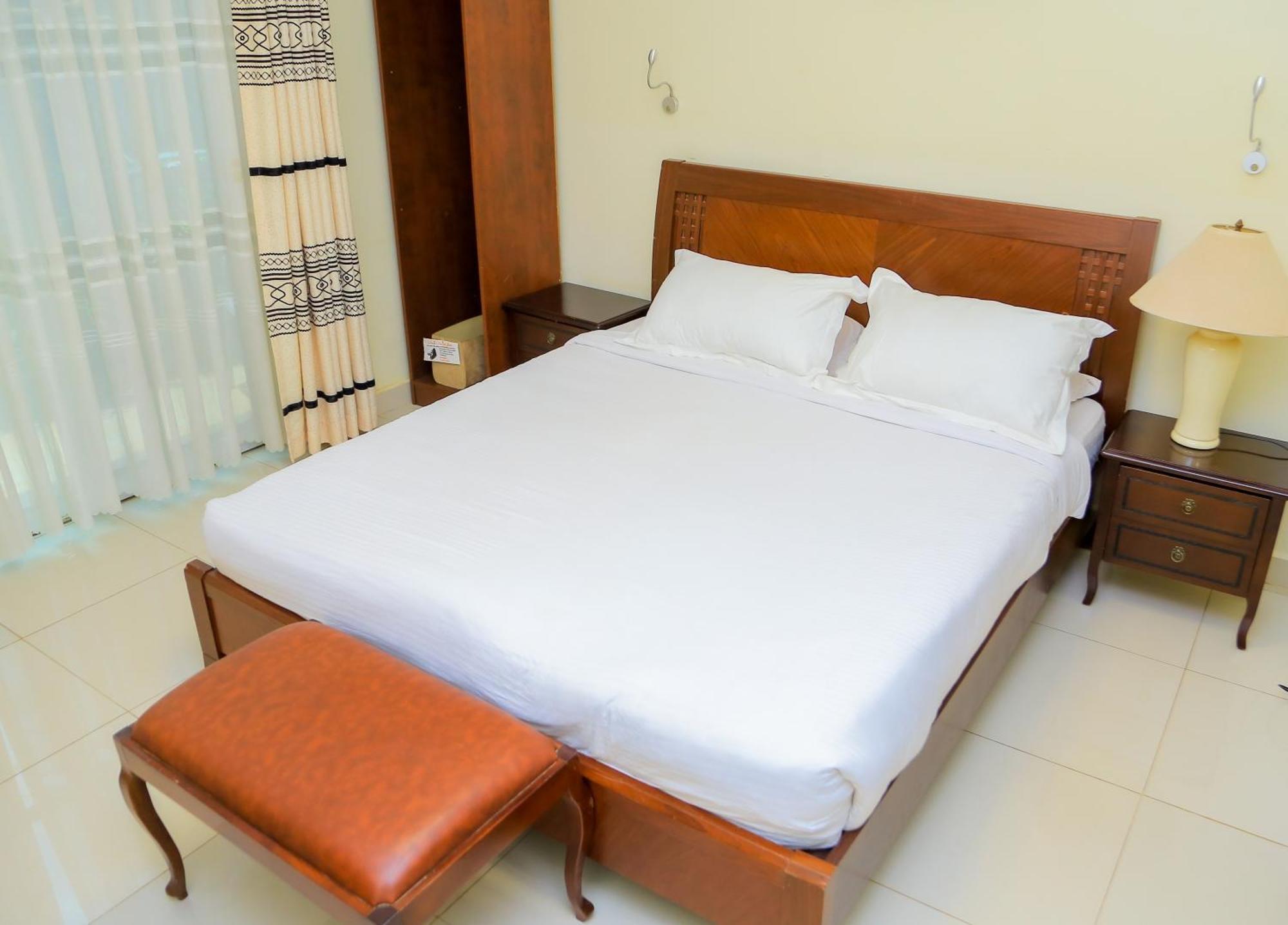 Shangri-La Hotel Muyenga Bugolobi Buitenkant foto