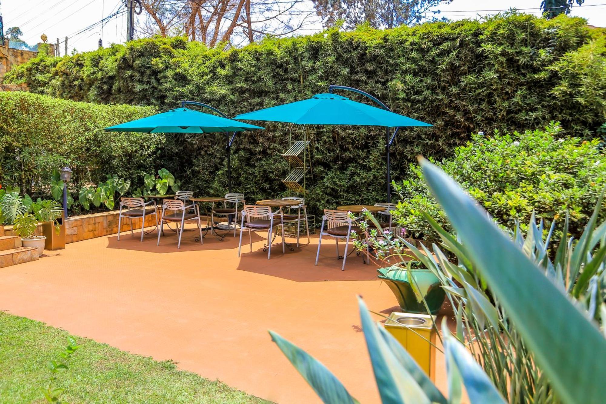 Shangri-La Hotel Muyenga Bugolobi Buitenkant foto