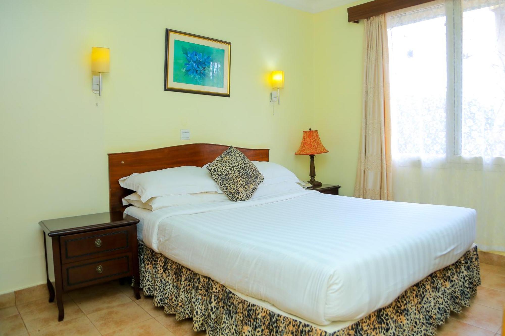 Shangri-La Hotel Muyenga Bugolobi Buitenkant foto