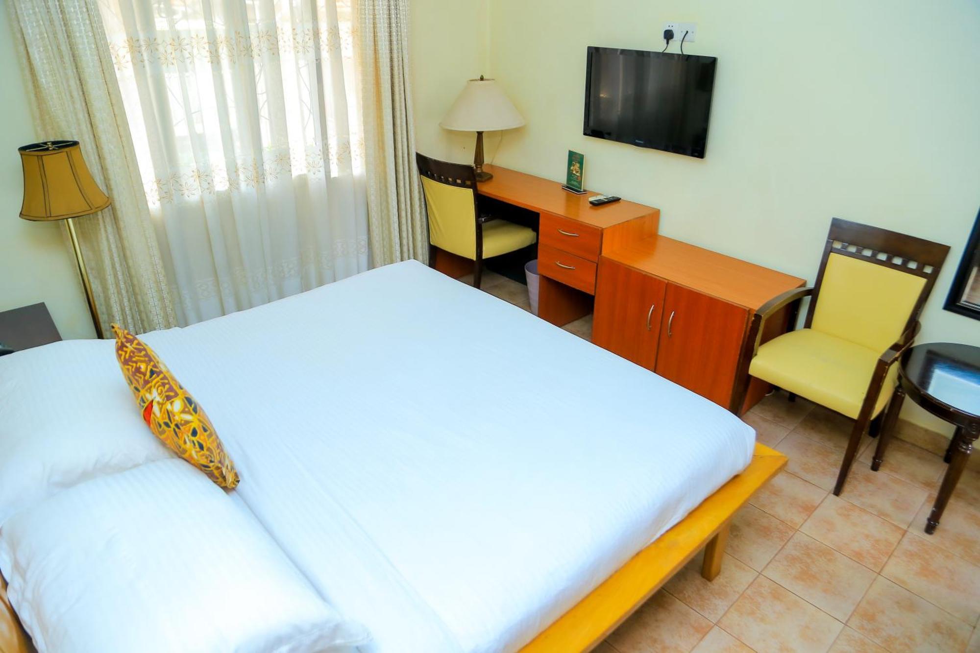 Shangri-La Hotel Muyenga Bugolobi Buitenkant foto