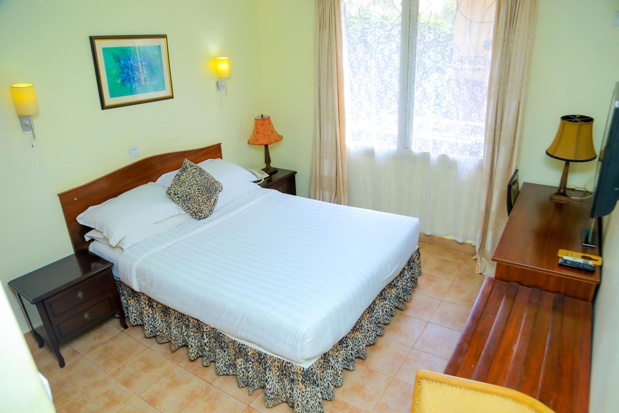 Shangri-La Hotel Muyenga Bugolobi Buitenkant foto
