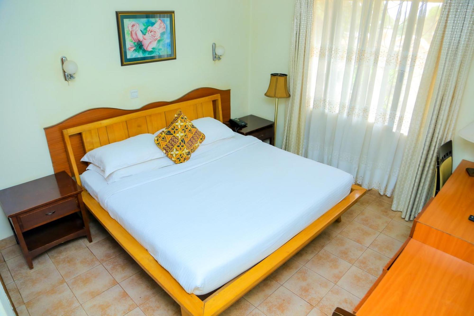 Shangri-La Hotel Muyenga Bugolobi Buitenkant foto