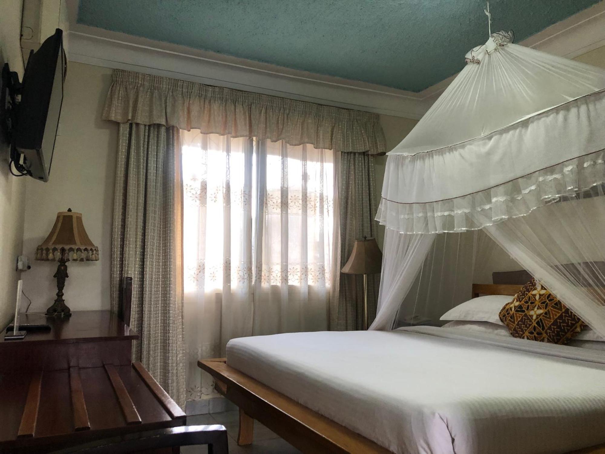 Shangri-La Hotel Muyenga Bugolobi Buitenkant foto