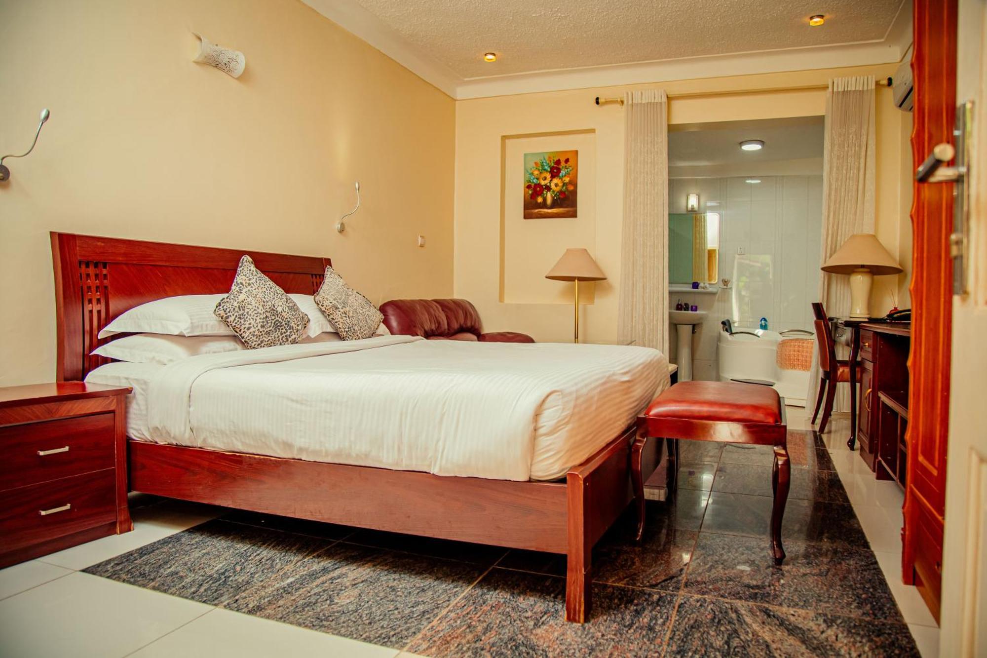 Shangri-La Hotel Muyenga Bugolobi Buitenkant foto
