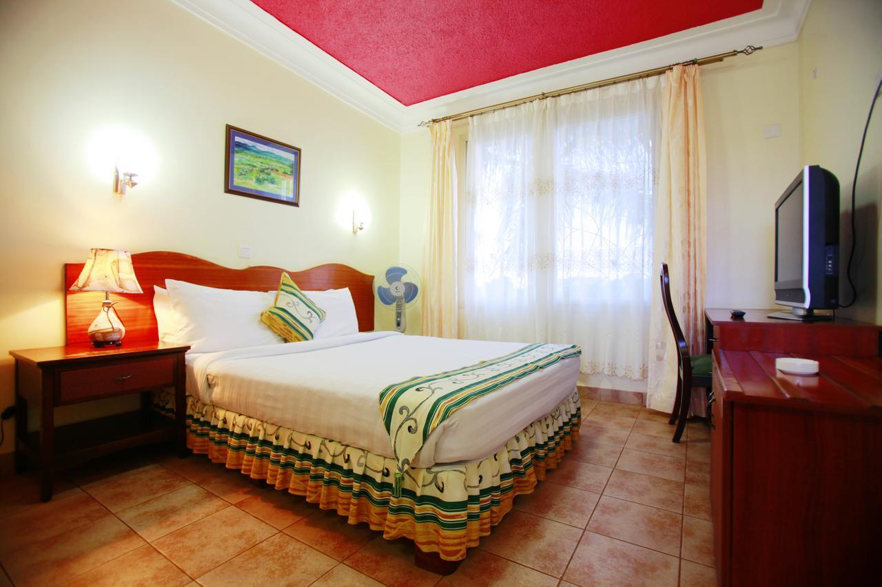 Shangri-La Hotel Muyenga Bugolobi Buitenkant foto
